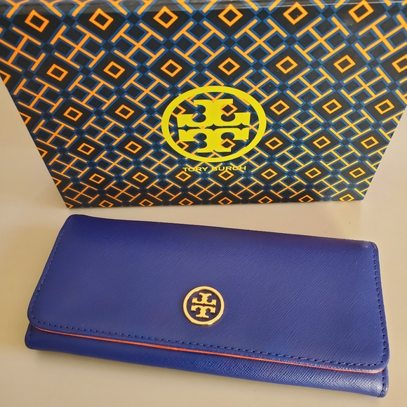 Tory Burch Handbags - Tory Burch Robinson Envelope Continental Wallet